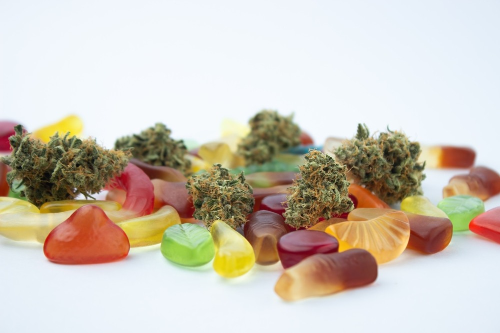 cannabis buds with gummies